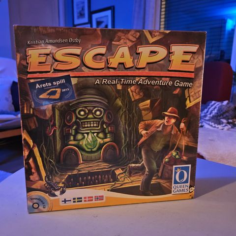 Escape av Kristian A Østby. m/soundtrack cd, modul 1 og 2. Med plasten på