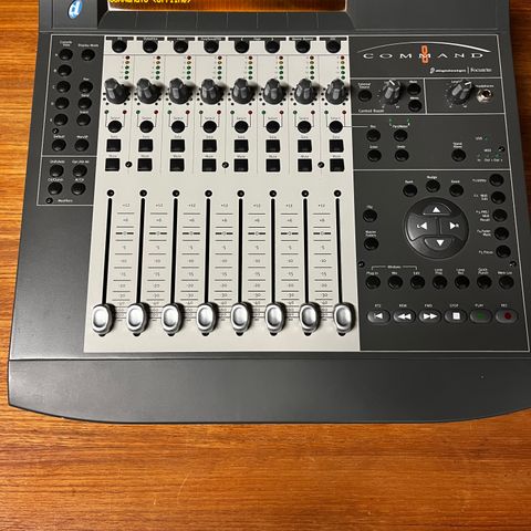 Digidesign Command 8 motoriserte fadere