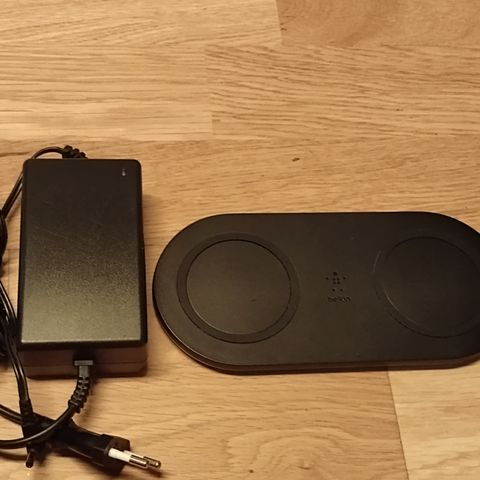 En  godt brukt BoostChargeDual Wireless Charging Pads