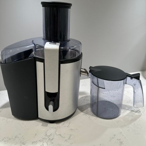 Philips juicer (Aluminum collection HR1861)