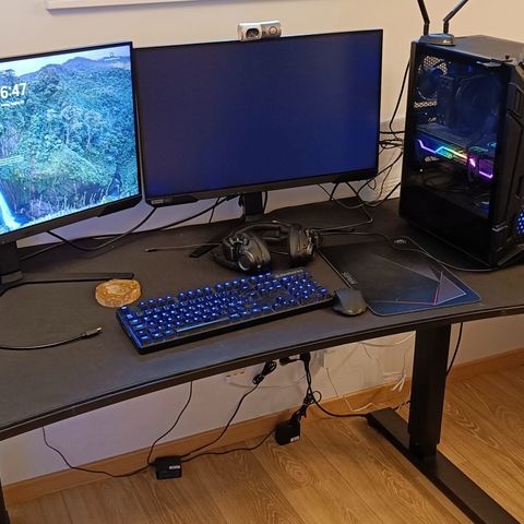 Gaming desk Svive Altair med matte