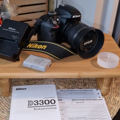 Nikon D3300 med objektiv, batteri og lader mm.