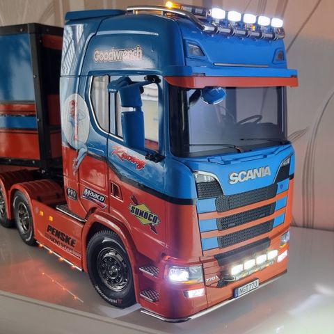 RC Tamiya Scania 770S 6x4 + trailer