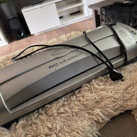 Photo laminator