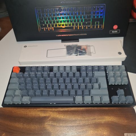 Keychron K8 RGB Gateron Red nordisk m/ Håndleddstøtte