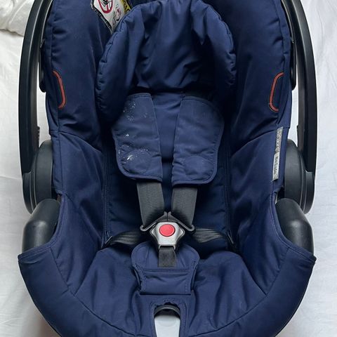 Stokke iZi Go X1 by BeSafe Deep Blue bilstol