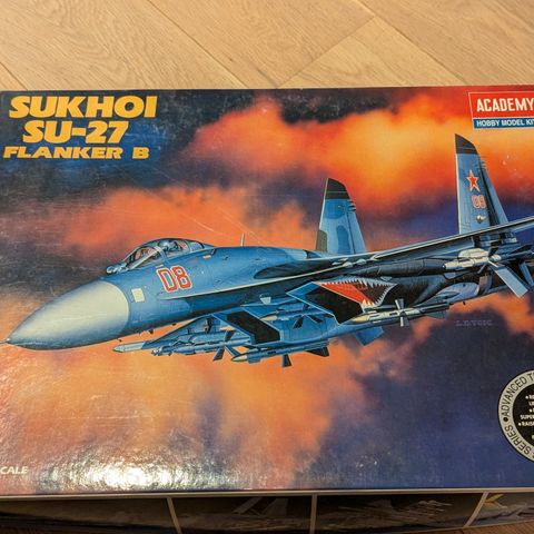 Academy Sukhoi SU-27 1/48