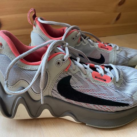  Nike sko til basket str 40,5 -