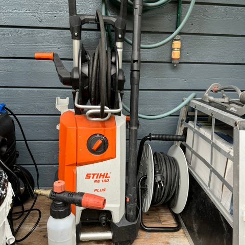 Stihl 130 RE plus høytrykksspyler med ødelagt slange.