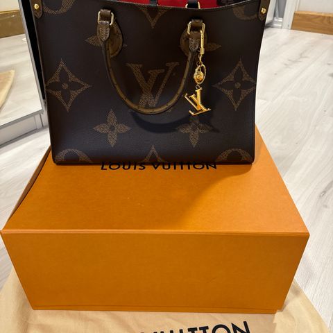 Louis Vuitton OnTheGo MM Veske