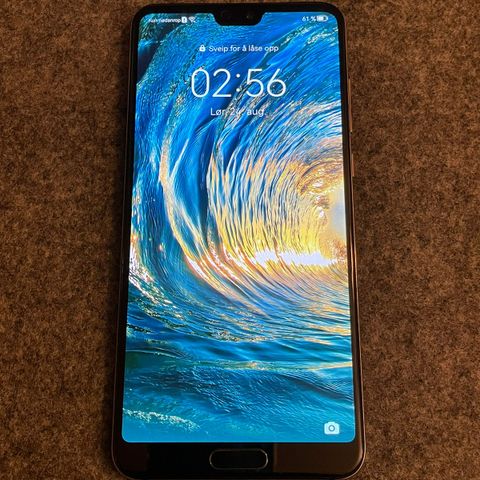 Huawei P20 pro 128GB 2sim RAM 6, knust bakk lese og se bilder 700kr ferdig prute