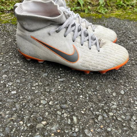 Nike fotballsko 37,5