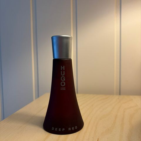 Parfyme Hugo Boss Deep red 50 ml