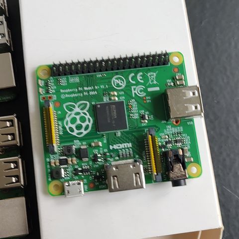 5 stk Raspberry Pi, en fungerer