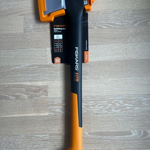 Øks,  Fiskars X17