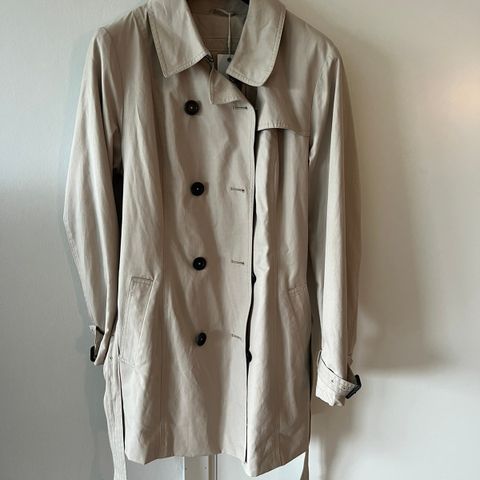 Helt ny trenchcoat  / jakke med lapp på , strl: 40