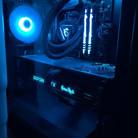 Gaming pc med AMD Ryzen 9, GeForce RTX 4080, 32GB RAM