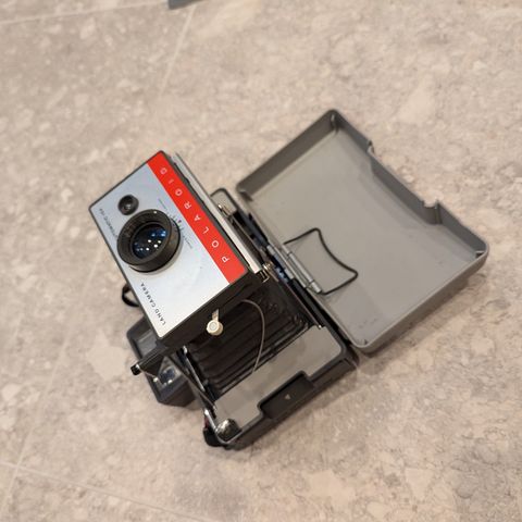 Polaroid 104