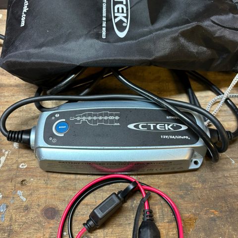 Ctek batterilader selges