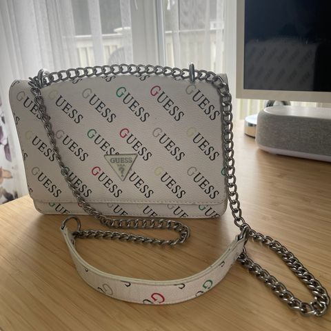 GUESS bag U.S.A til salgs.