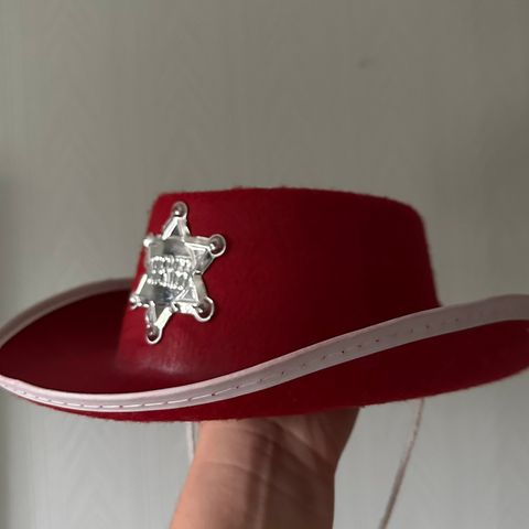 Rød cowboyhatt til barn