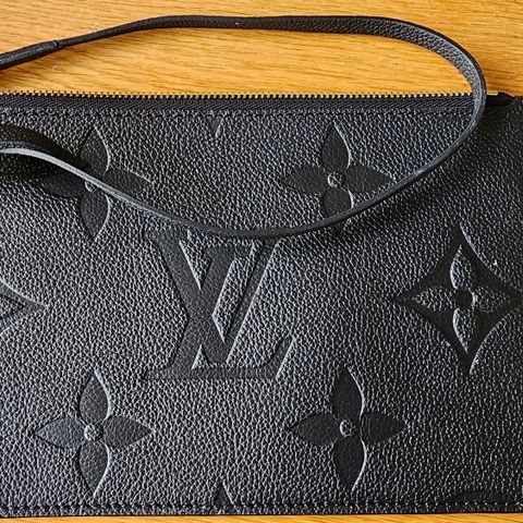 Louis Vuitton Neverfull pochette