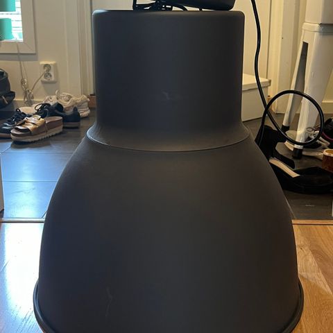 Hektar taklampe fra IKEA selges