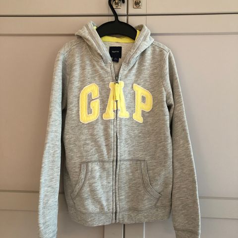 Gap hettegenser jente 10-11 år ca 134 (hentes/sendes)