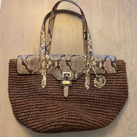 Michael Kors Naomi skulderveske.