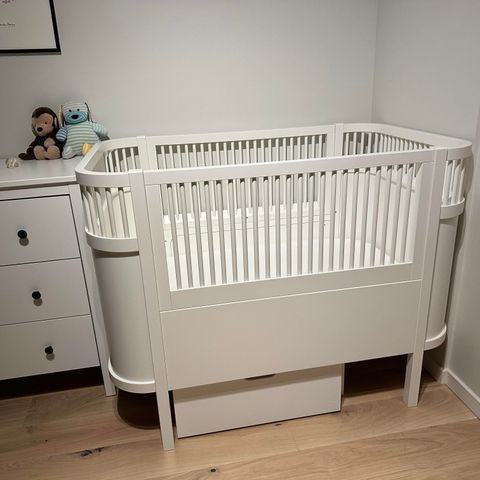 Sebra Baby & Juniorseng, mattress and under-crib drawer (priced to sell)