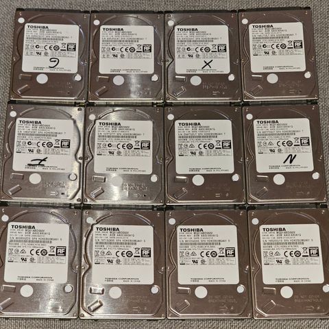 12 stk Toshiba hdd på 500gb