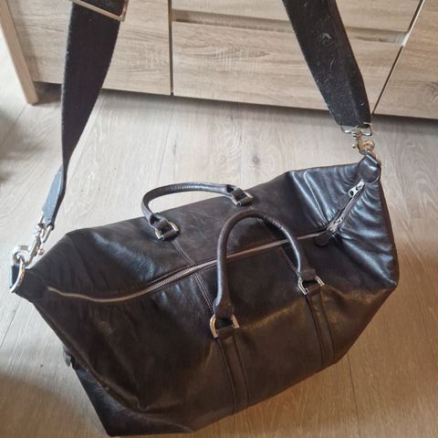 Veske/weekendbag i imitert skinn