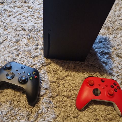 Xbox series X + 2 kontroller + 4 spille + faktura