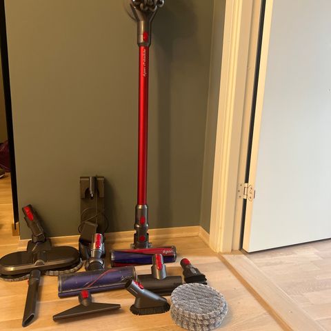 Dyson V7