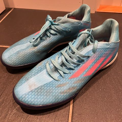 Adidas fotballsko 41 1/3