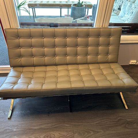 Faux skinn sofa Barcelona stil