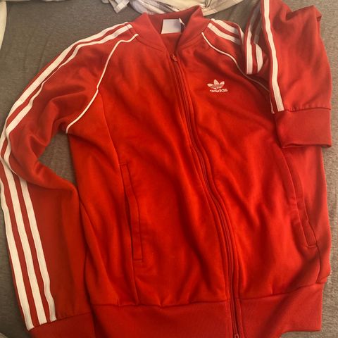 rød adidas zip up jakke S/M