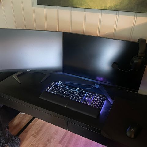 Gaming setup med 2 skjermer / 4070Ti Super/ AMD Ryzen 7 7800X3D