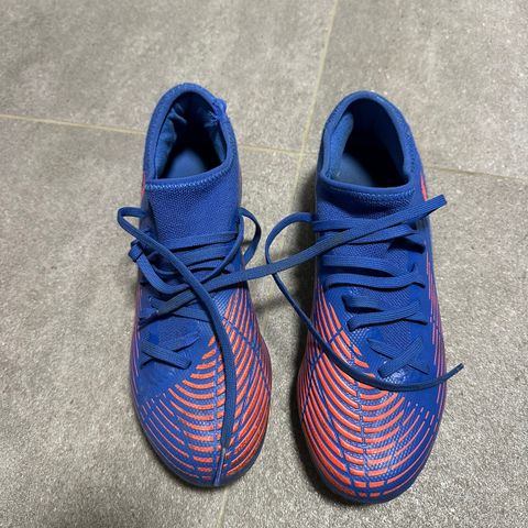 Adidas fotballsko str 40