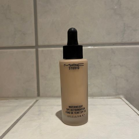 Mac Studio Waterweight SPF 30 Foundation