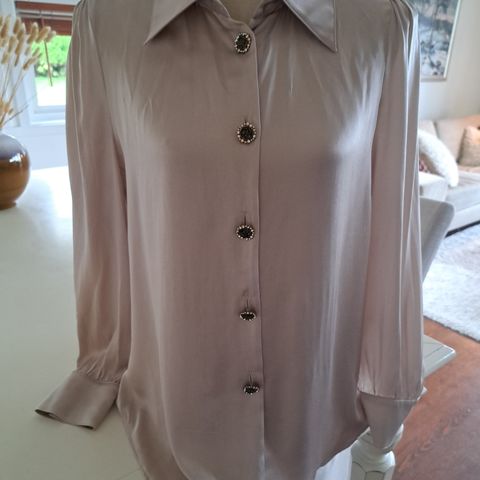 Lene Sand bluse str 40