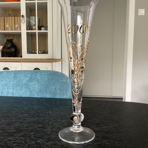 Selger ett Nagel champagneglass fra 2000