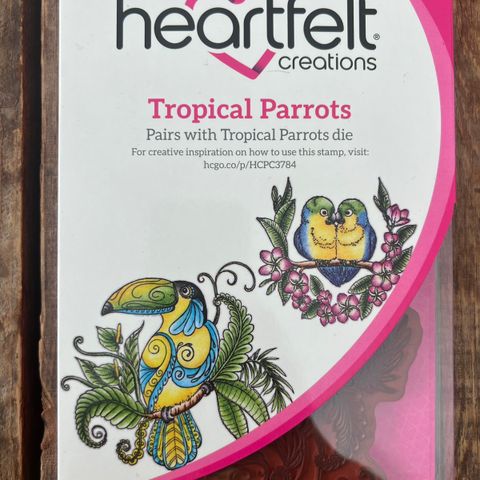 Scrapbooking: Tropical Parrots fra Heartfelt