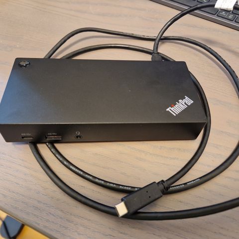 Nyere Lenovo USB-C Gen2 dokkingstasjon