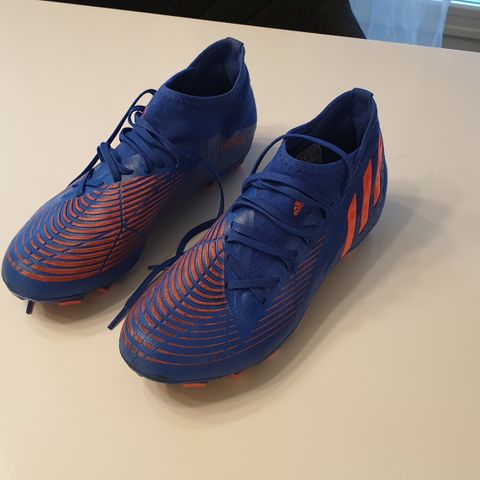 Fotballsko adidas Predator str 42