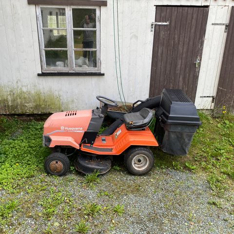 Husqvarna LT100 4-speed med oppsamler / Briggs & Stratton