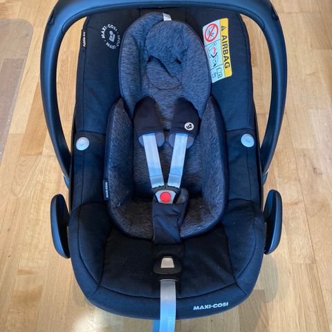 MaxiCosi Pebble Pro i-Size Essential babysete med base