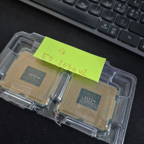 2 stk Intel Xeon E5-2630v2 selges samlet