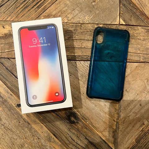 iPhone X 256GB med UAG cover