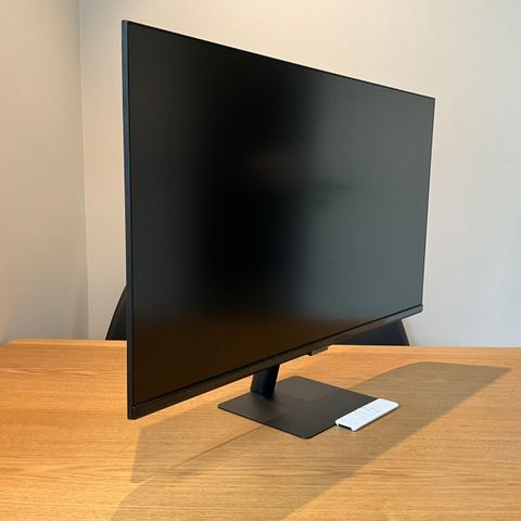 32 tom. Samsung Smart Monitor